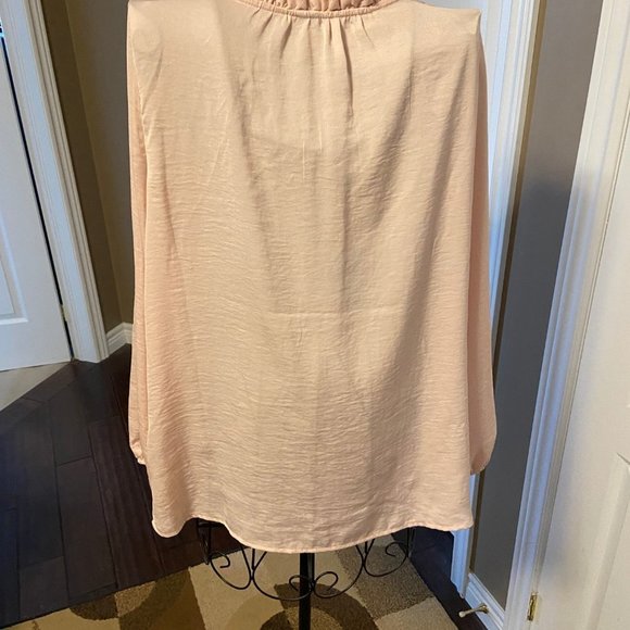๐ 3 for $45 Old Navy Pink Ruffle Neck Top EUC Size L - Picture 5 of 15